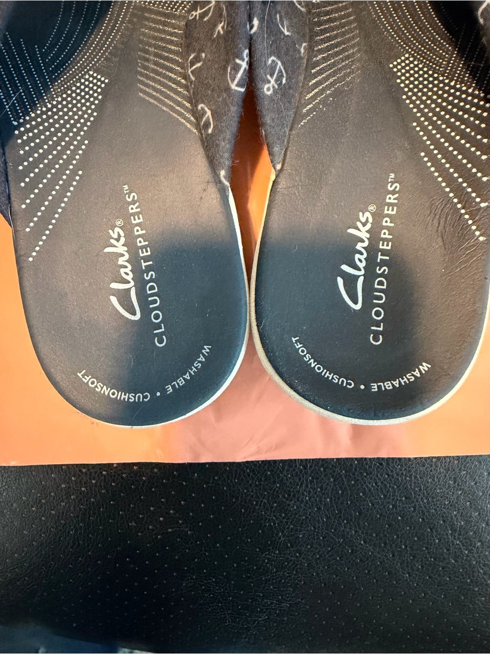 Clarks Blue Anchor Print Cloudsteppers Flip Flops - Picture 3 of 14